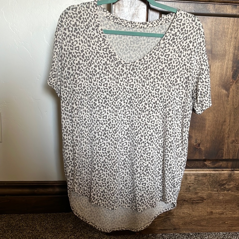 V-neck American Eagle Short Sleeve Shirt